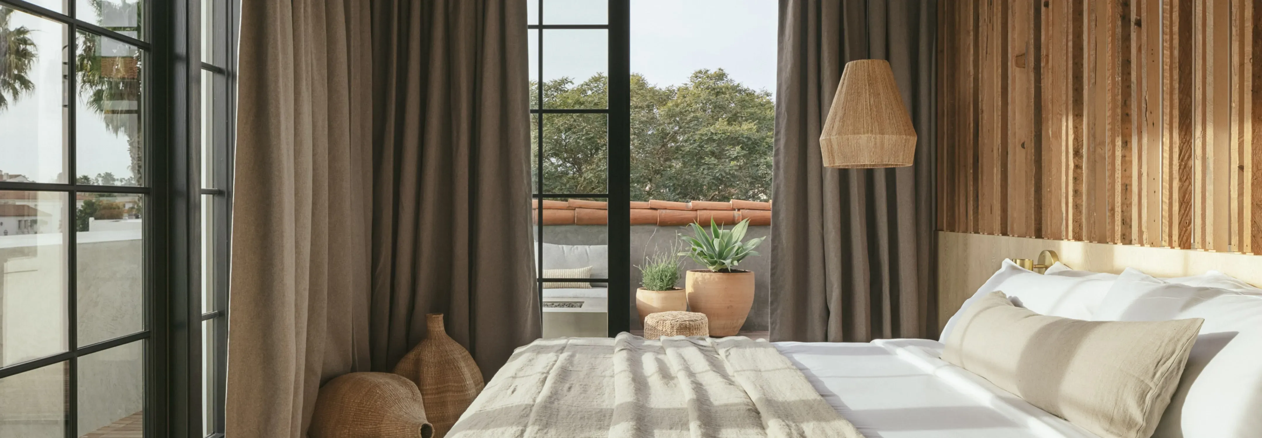 A guest room at Drift Santa Barbara